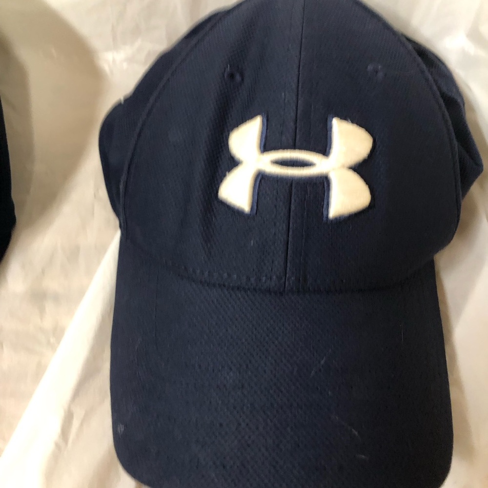 Under Armour Men’s ' Navy Caps. Set of 3 - Picture 8 of 8